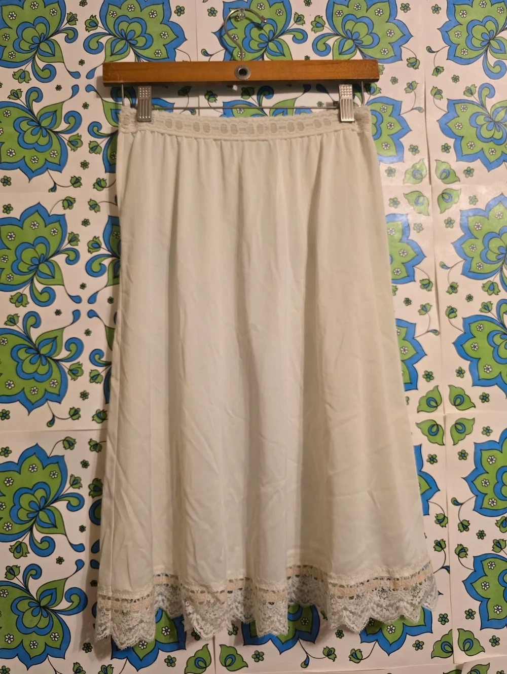 Vintage | Women's Cream Midi Slip Skirt with Lace Trim - Picture 4 of 6